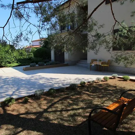 Ljutic Apartament Malinska